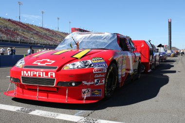 Auto club speedway fontana içinde