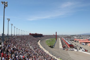 Auto club speedway fontana içinde