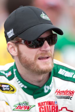 Auto club speedway fontana içinde