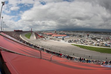 Auto club speedway fontana içinde