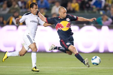 Juninho ve Joel Lindpere