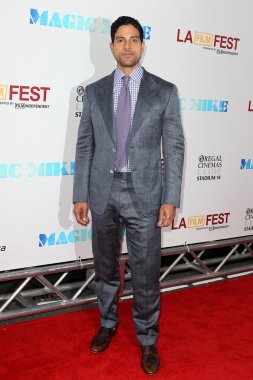 warner bros Gala gecesinde adam rodriguez geldi