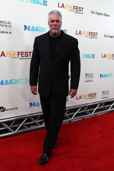 Kevin Nash arrive à la première de Warner Bros — Photo
