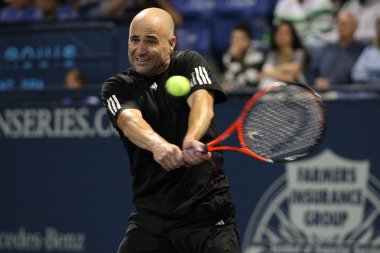 Andre agassi ve john mcenroe sadaka maç oynamak
