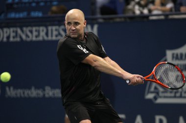 Andre agassi ve john mcenroe sadaka maç oynamak