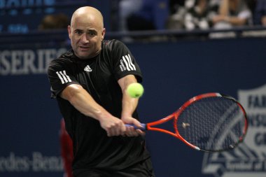 Andre agassi ve john mcenroe sadaka maç oynamak