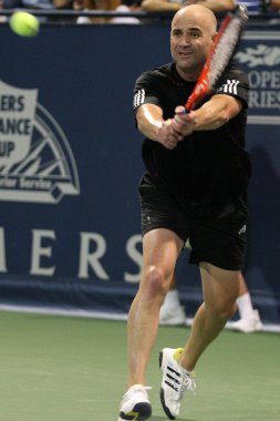 Andre agassi ve john mcenroe sadaka maç oynamak