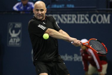 Andre agassi ve john mcenroe sadaka maç oynamak