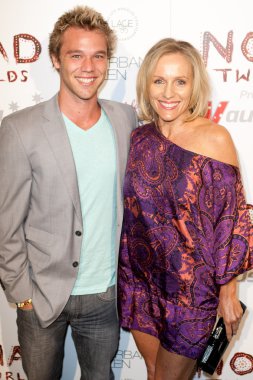 Nomad iki dünyalar Los Angeles Gala 59 Pier Studios Batı Avustralya'lı aktör Lincoln kil Lewis (L) ve Madonna Williams (R) geliyor