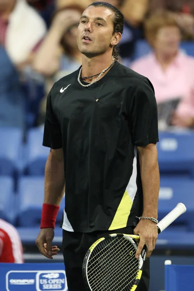 John Lovitz and Jim Courier play a charity match against Gavin Rossdale and Michael Chang — Stock Photo, Image