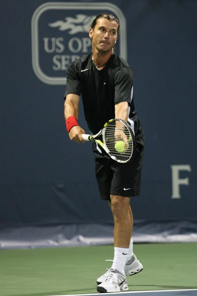 John Lovitz and Jim Courier play a charity match against Gavin Rossdale and Michael Chang — Stock Photo, Image