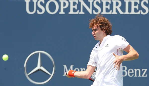 Lukas Lacko y Ernests Gulbis juegan un partido — Foto de Stock