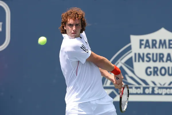 Lukas Lindkvist och ernests gulbis spela en match — Stockfoto