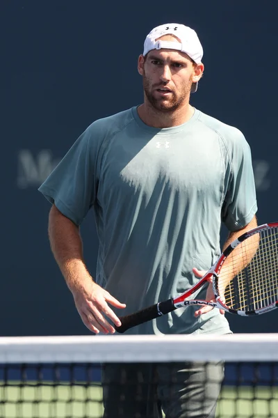 Ilija Bozoljac da Sérvia vs Robby Ginepri dos EUA jogar uma partida — Fotografia de Stock