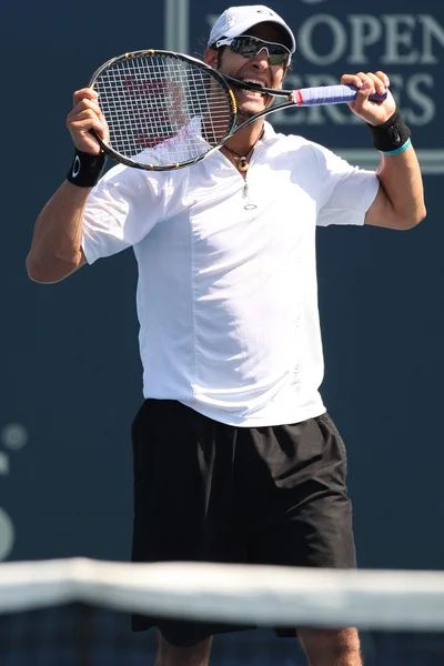 Ilija Bozoljac of Serbia vs Robby Ginepri of USA play a match — Stock Photo, Image