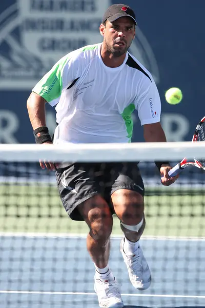 Alejandro Falla and Erenests Gulbis play a match — Stock Photo, Image