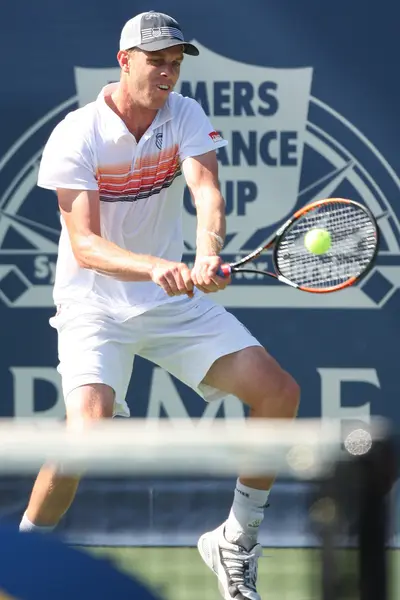 Janko tipsarevic und sam querrey spielen ein match — Stockfoto