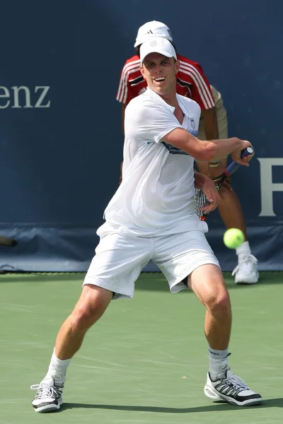 Andy Murray z Velké Británie a Sam Querrey Usa (na snímku) hrát poslední zápas na 2010 Farmers Classic — Stock fotografie