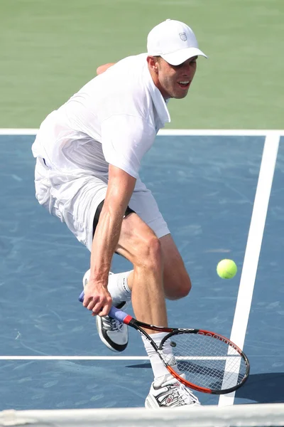 Andy Murray de Gran Bretaña y Sam Querrey de EE.UU. (en la foto) juegan el partido final en el 2010 Farmers Classic — Foto de Stock