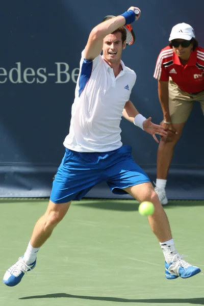 Andy Murray of Great Britain and Sam Querrey of USA (pictured) play the final match at the 2010 Farmers Classic — Stock Photo, Image