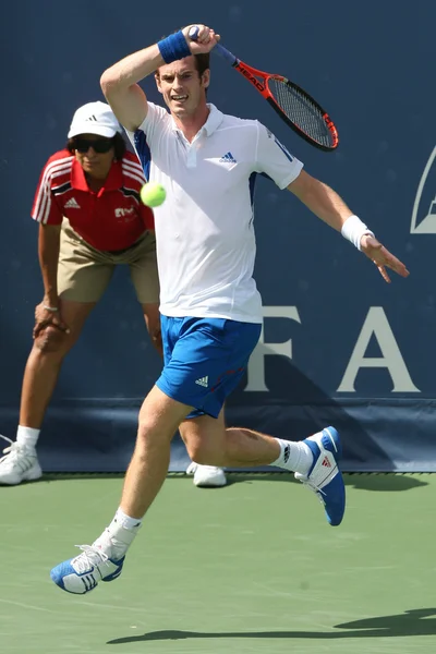 Andy Murray of Great Britain (pictured) and Sam Querrey of USA play the final match at the 2010 Farmers Classic — Stock Photo, Image