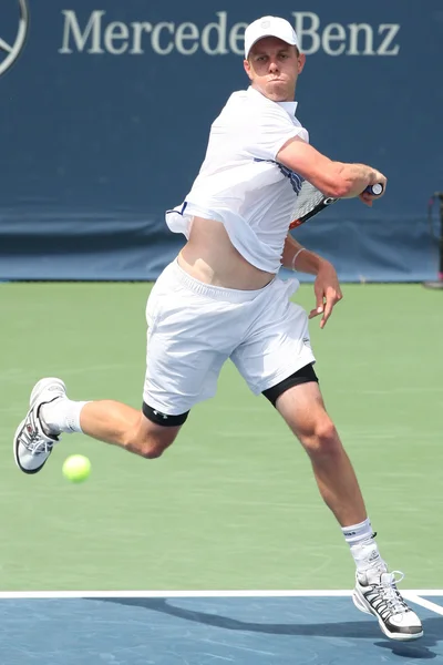 Andy Murray of Great Britain and Sam Querrey of USA (pictured) play the final match at the 2010 Farmers Classic — Stock Photo, Image