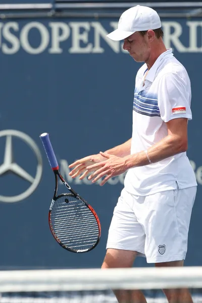 Andy Murray de Gran Bretaña y Sam Querrey de EE.UU. (en la foto) juegan el partido final en el 2010 Farmers Classic —  Fotos de Stock