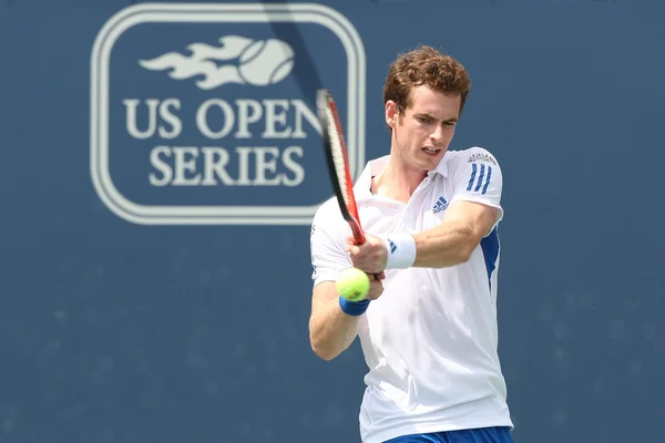 Andy Murray of Great Britain (pictured) and Sam Querrey of USA play the final match at the 2010 Farmers Classic — Stock Photo, Image