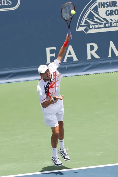 Bob Bryan of USA (pictured) & Mike Bryan of USA play the doubles final against Eric Butorac of USA & Jean-Julien Rojer of Holland — Stock Photo, Image
