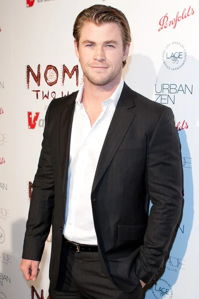 L'attore australiano Chris Hemsworth arriva al gala di debutto dei Nomad Two Worlds a Los Angeles ai 59 Pier Studios West — Foto Stock