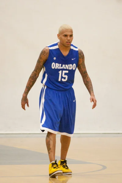 Chris Brown juega en el evento de la E League Celebridades Puente de Baloncesto y Caridad patrocinado por Nike —  Fotos de Stock