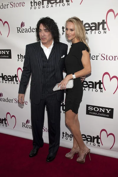 Музыкант Пол Стэнли и Эрин Саттон прибывают на гала-концерт The Heart Foundation в Голливуде — стоковое фото