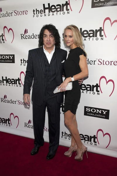 音楽家ポール ・ スタンレーとエリン サットン ハリウッドパラディアムで心臓財団ガラに到着 — ストック写真