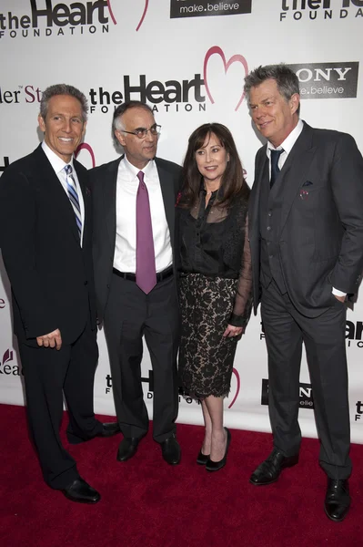 Mark Litman, P.K. Shah, Kimberly Shah e David Foster participam da Gala da Fundação do Coração no Hollywood Palladium — Fotografia de Stock