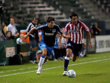 Shea Salinas (L) ve Ante Jazic (R) eylem Chivas Usa San Jose deprem sırasında maç