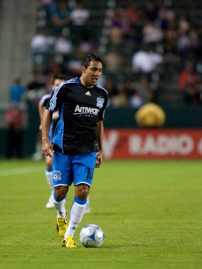 Arturo Alvarez (L) ve Jesse Marsch (R) eylem Chivas Usa San Jose deprem sırasında maç