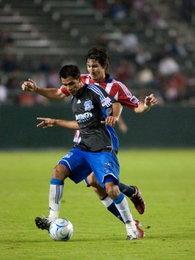Ramon Sanchez (L) ve Sacha Kljestan (R) eylem Chivas Usa San Jose deprem sırasında maç