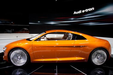 Audi e-tron auto Show'da sergilenen ekranda