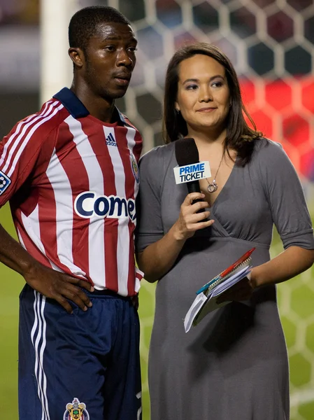 Michael Lahoud (L) being interviewed by Amanda Fletcher (R) at halftime of the Chivas USA vs. San Jose Earthquakes match — Stock Photo, Image