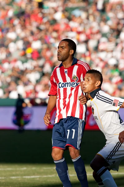 Maykel Galindo (R) ve Sean Franklin (L) sırasında Mls Konferansı yarı final maç — Stok fotoğraf