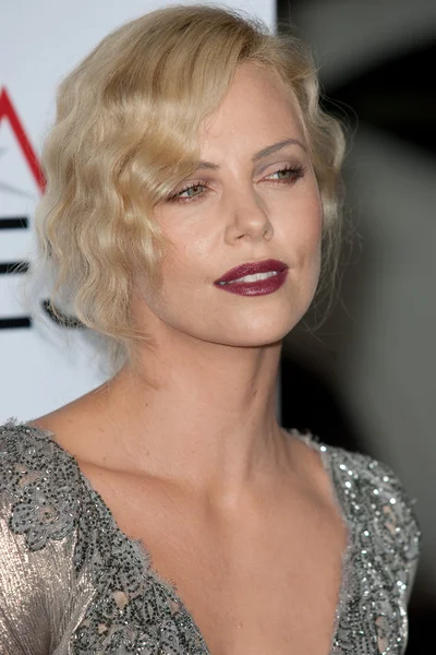 Charlize theron film premier katılır — Stok fotoğraf