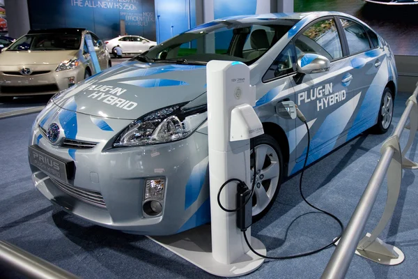 Toyota prius plug-in hybrid na displeji na auto show — Stock fotografie