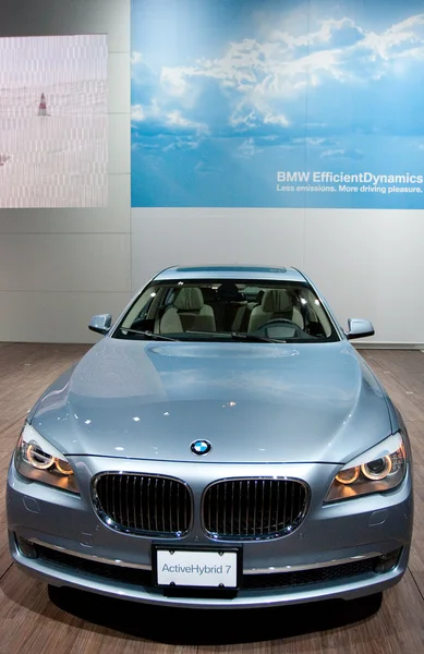 Hybryda BMW 750li aktywny na wyświetlaczu w auto show — Zdjęcie stockowe