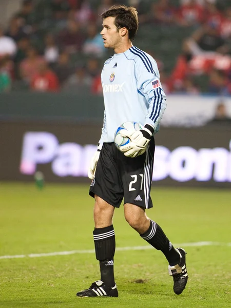 Lance Parker keeping possesion of the ball during the match — Stock Photo, Image