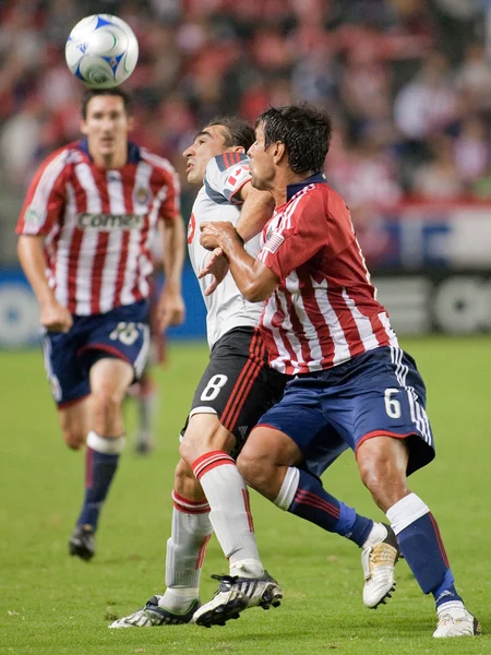 Ante Jazic and Pablo Vitti fight for the ball with Sacha Kljestan in the background during the match — Stock Photo, Image