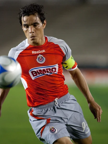 Omar Bravo in azione durante la partita — Foto Stock