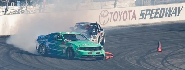 Vaughn gittin jr. concurreert op toyota speedway tijdens formule drift ronde — Stockfoto