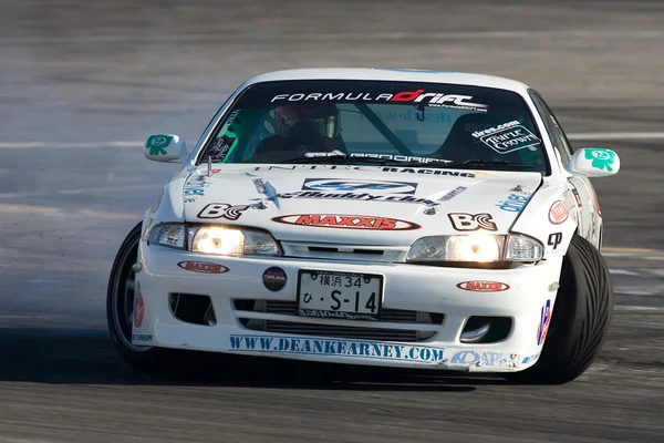 Dean Kearney compete na Toyota Speedway durante a rodada de Fórmula Drift — Fotografia de Stock