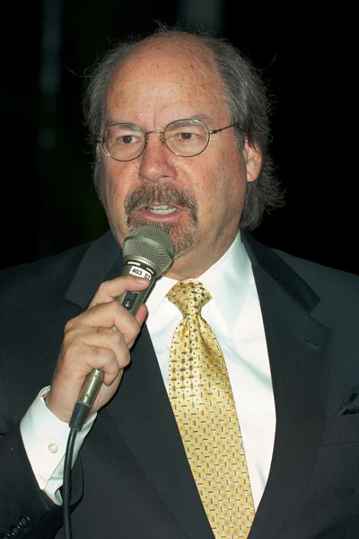 Steve Mark Saleen speaking at the Auto Show — Stock Photo, Image