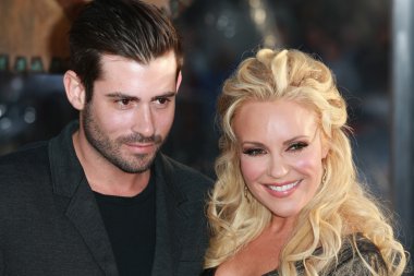 Bridget marquardt ve konuk clash titans Premiere katılmak